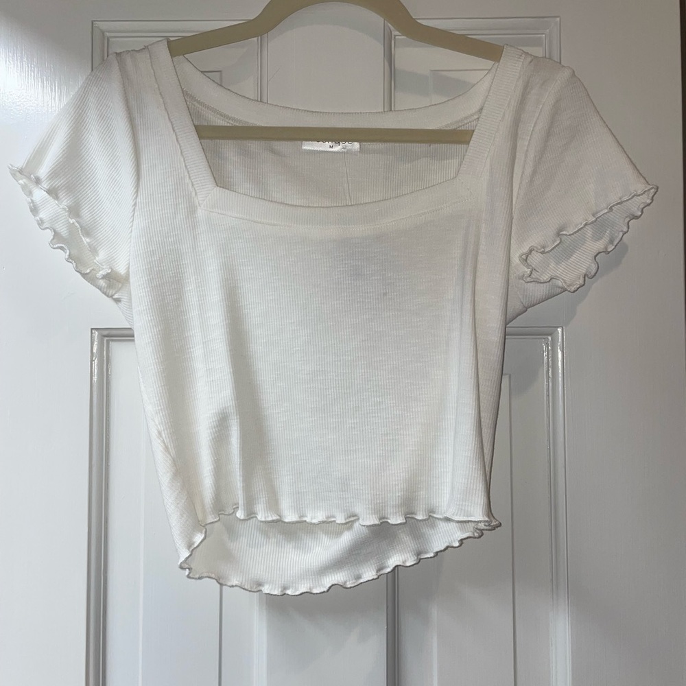 Vestique white ribbed shirt with ruching on bottom and sleeves